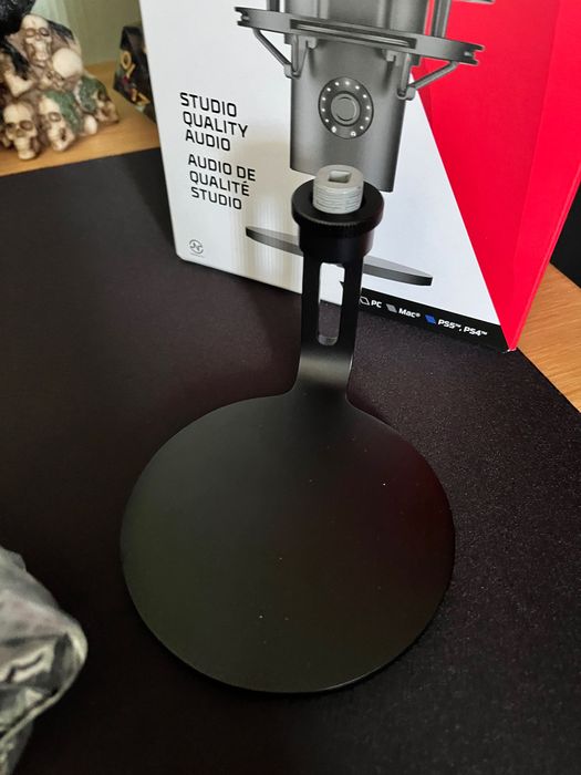 Микрофон HyperX Quadcast 2 и стойка