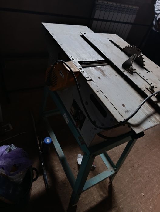 Пила с рубанком 220 в