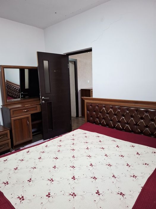 Mebelllar sotiladi. Spalniy nabor, stenka shkaf, kravat bir kishilik