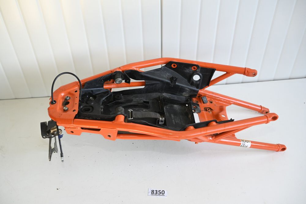 KTM DUKE 125 Cadru codita spate cu plastic baterie