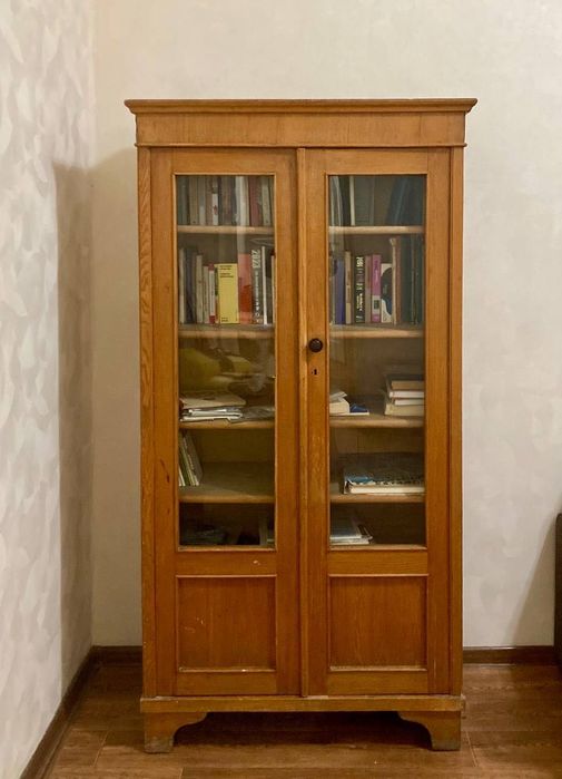 Книжный шкаф деревянный полки
