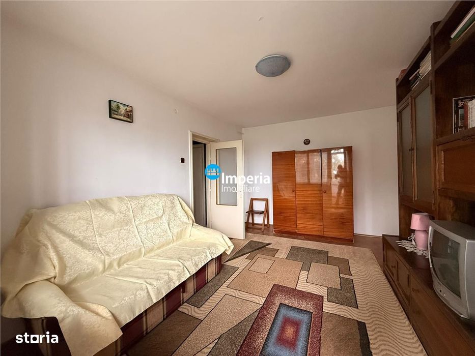 Apartament 3 cam, semi - decomandat, de vanzare zona Tatarasi - Flora