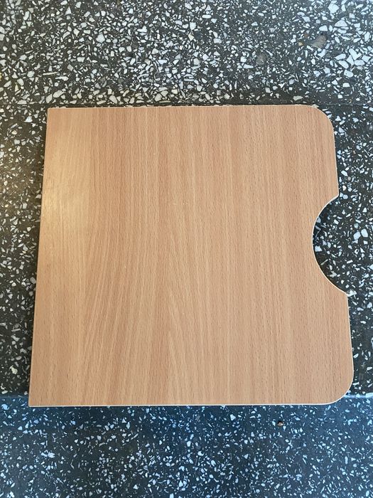 Vând usite pt dulap copii din pal.