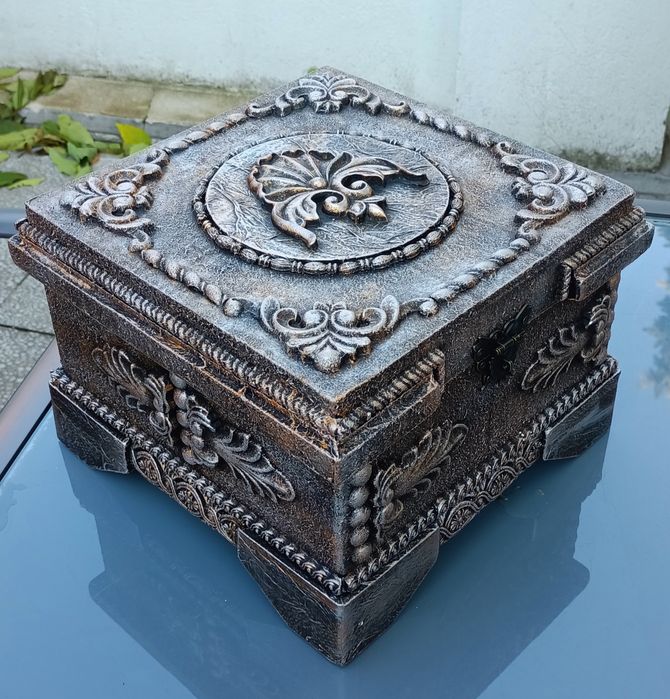 Cutii ornamentale pentru cadouri