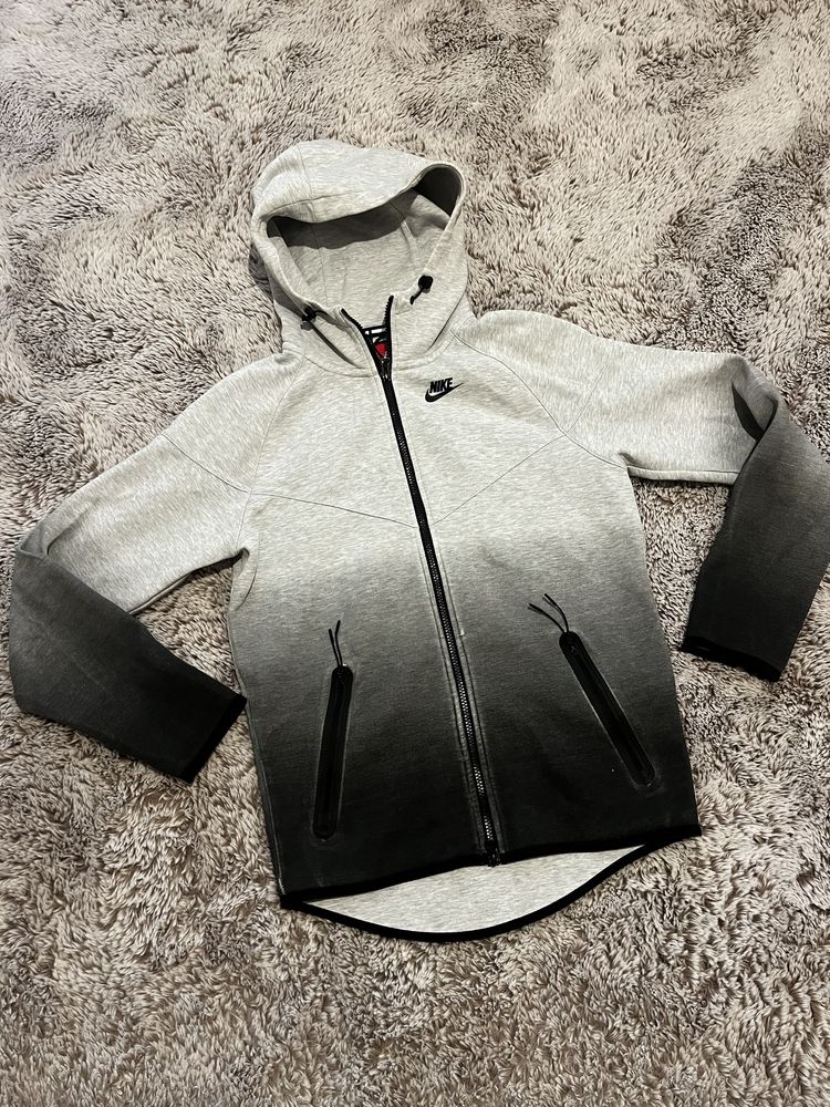 Nike tech fleece outlet fade windrunner