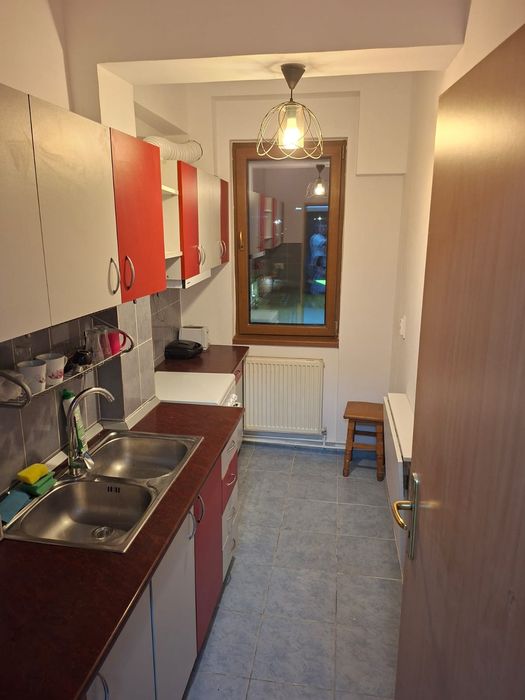 Inchiriez apartament