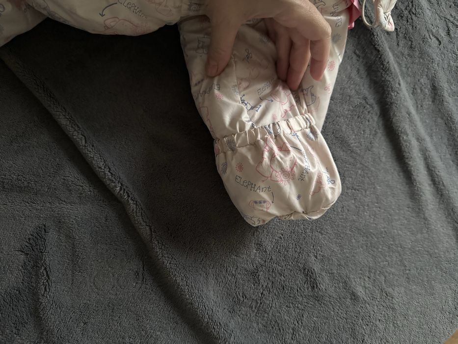 Продам зимний комбинзон для девочек