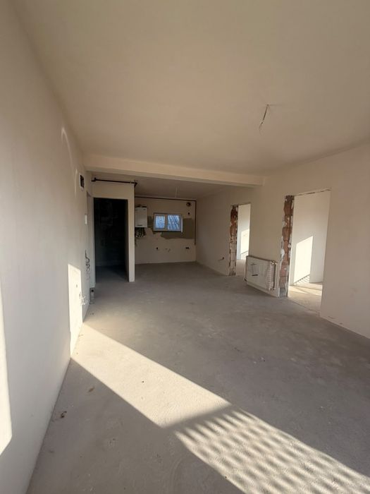 Vand apartamente cu 3 camere