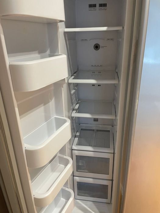 Нерабочий Двухкамерный холодильник Samsung