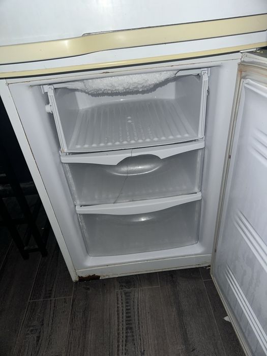 Холодильник рабочий хороший