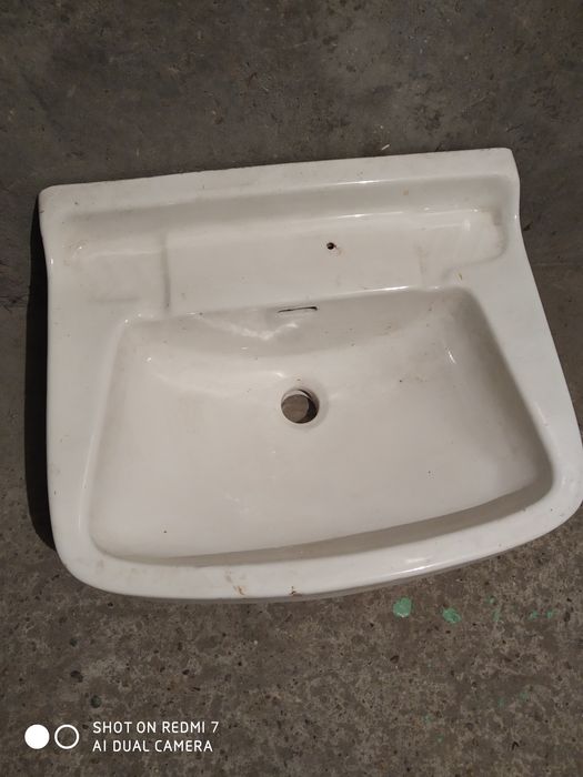 Керамична мивка за баня