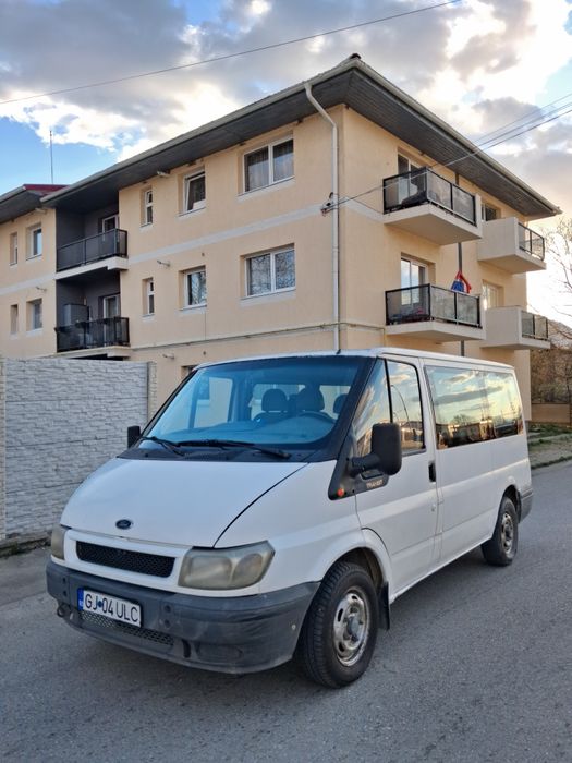 Vand Ford Transit 9 locuri 2.0 disel