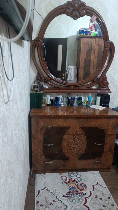 Продаю это всё за 5миллионов спальный гарнитур