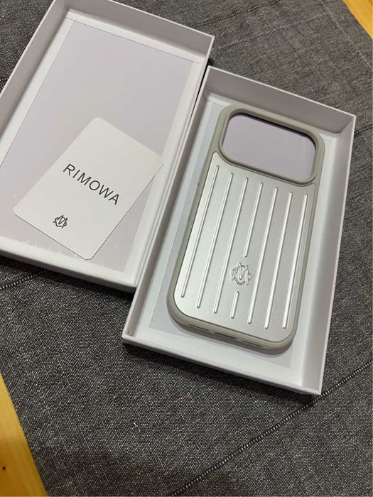 Husa Rimowa iPhone 17 Pro Max Silver