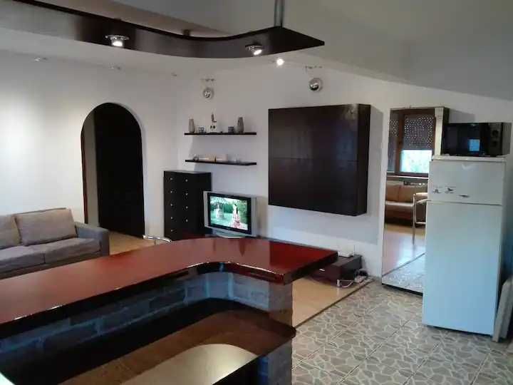 Închiriez apartament ultracentral ultramodern