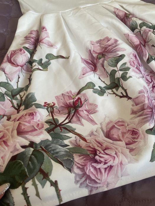 Дамска бяла рокля с цветя S/M размер