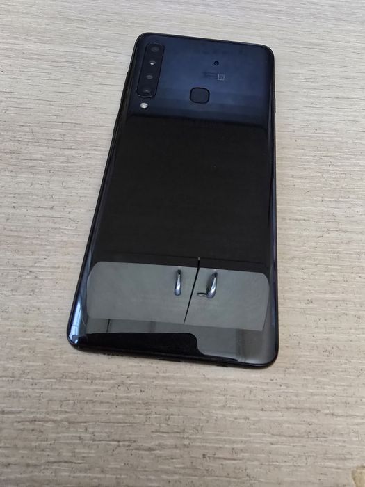 Продам Samsung A9 на запчасти.