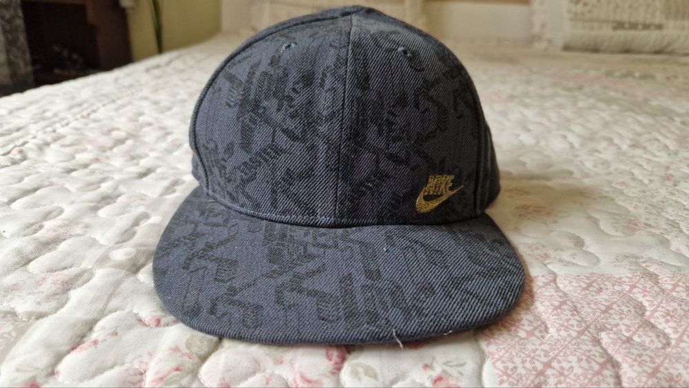 Шапка Nike с права козирка