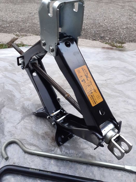 Cric,cheie roti NISSAN Qashqai, X-trail, Juke, RENAULT Kadjar, Arkana
