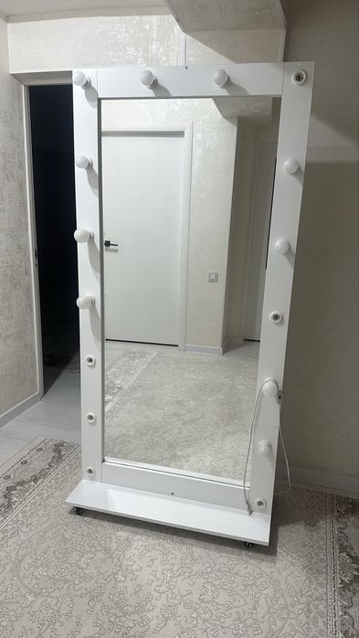 Зеркало напольное