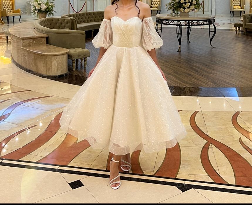 Платье на выпускной напрокат, белое блестящее с фонариками