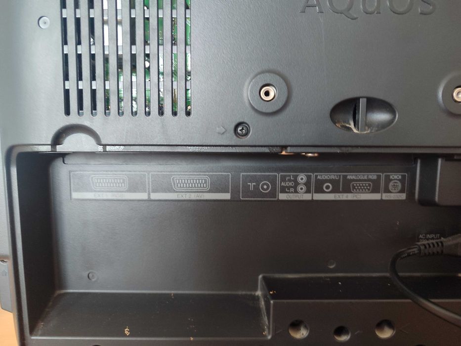 Прдавам телевизор Sharp