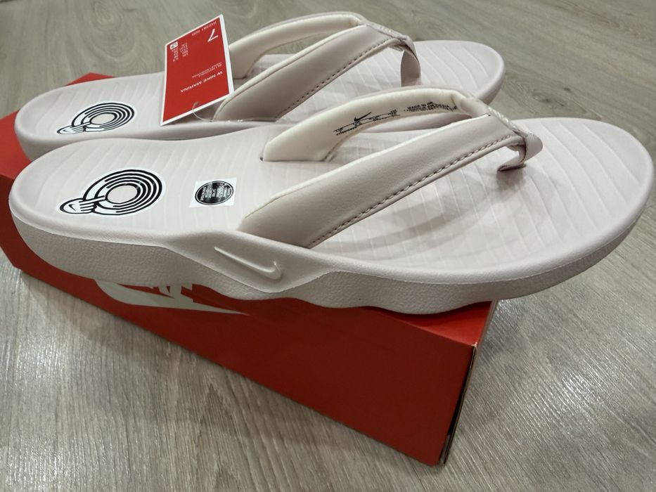 Женские сланцы Nike
