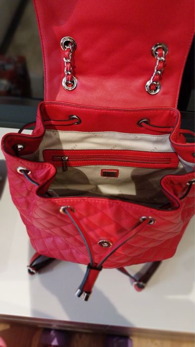 Чисто нова дамска раница Guess