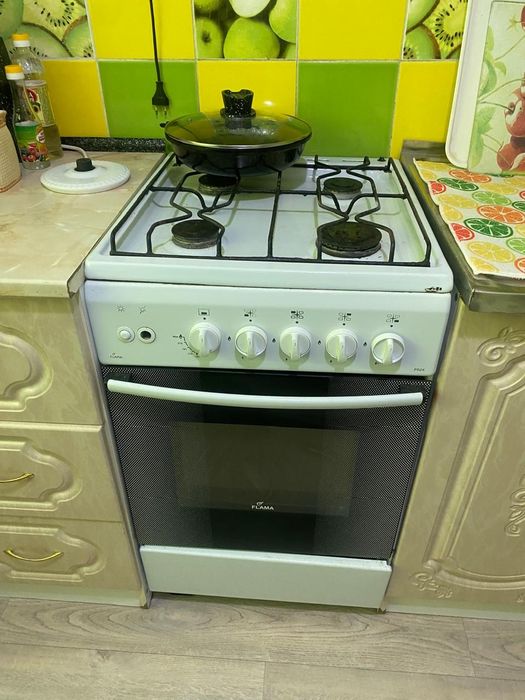 Продам газовую плиту