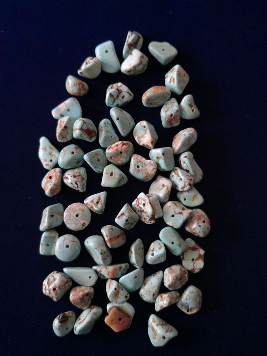 Lot turcoaz turquase naturale găurite. Toate au gaură.