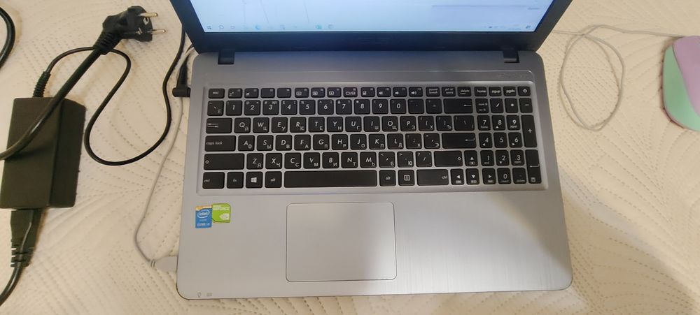 Ноутбук Asus продается