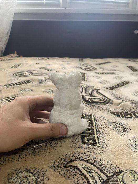 Бяло плюшено зайче