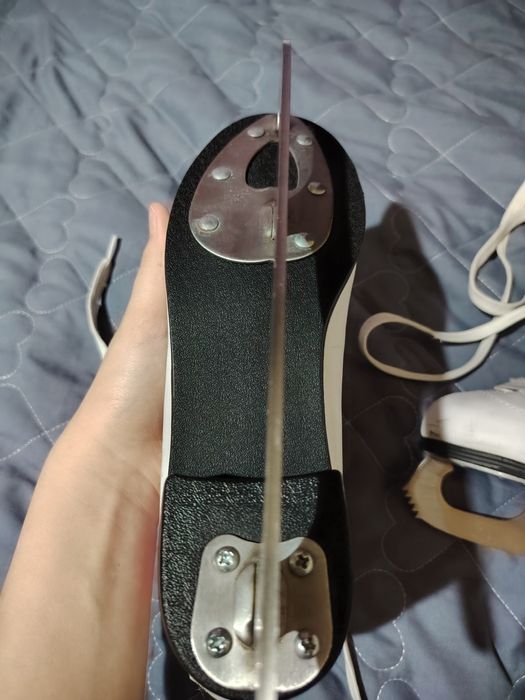 Продам коньки 37 размер