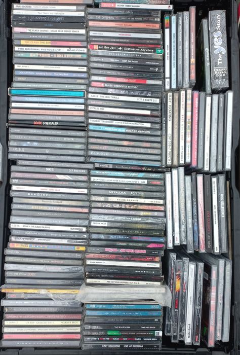 Cd pop rock metal ac/dc,Rhcp,Queen,Bon Jovi,Slayer,Van Halen,Ozzy