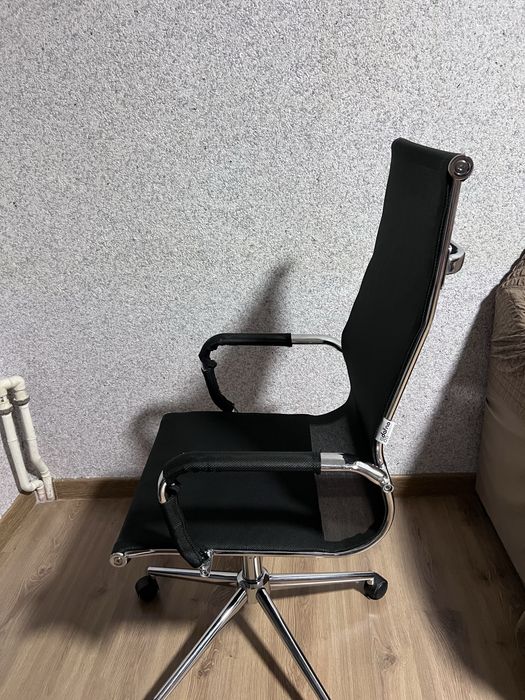 продаётся офисное кресло