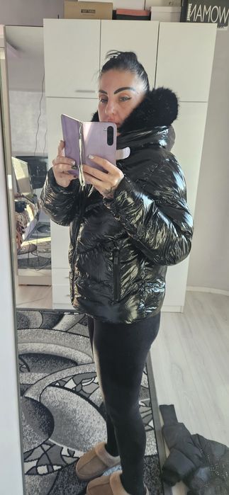 Къса пухенка черна