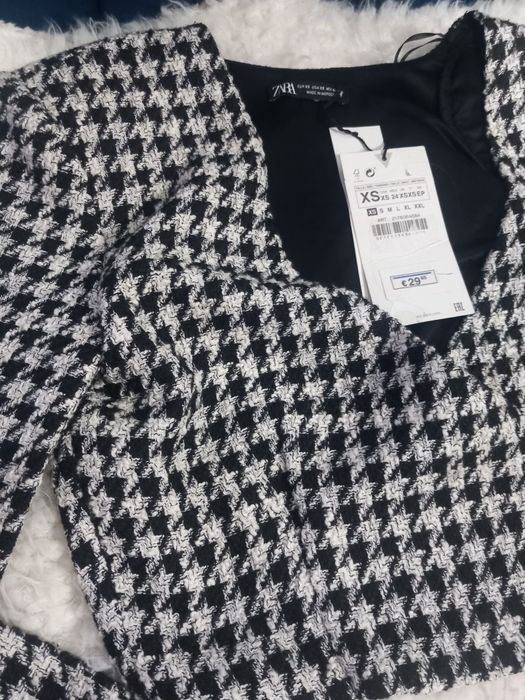 Sacou scurt  din tweed mărimea XS Zara nou cu eticheta