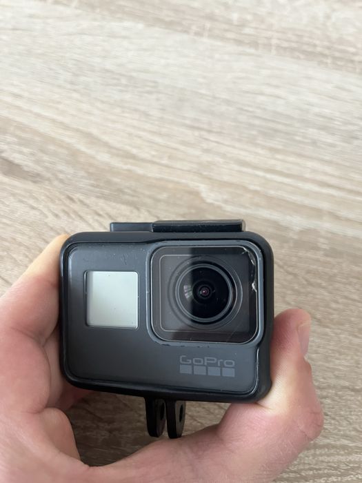 GoPro Hero 6 + Dual Charger + prinderi