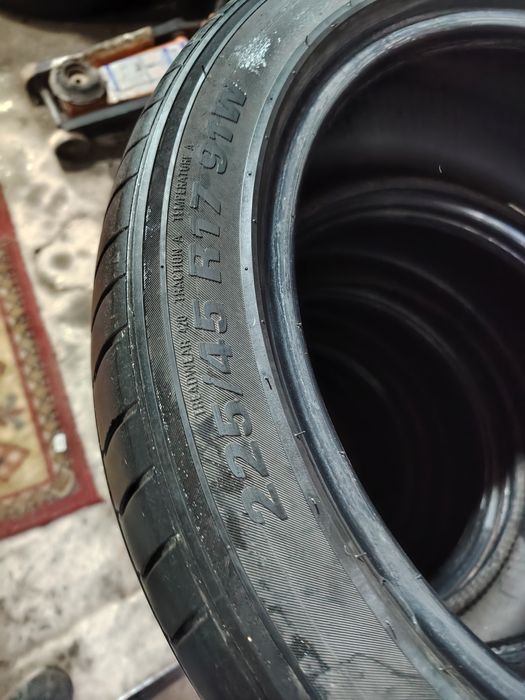 Продам шины 17 кухонный экста