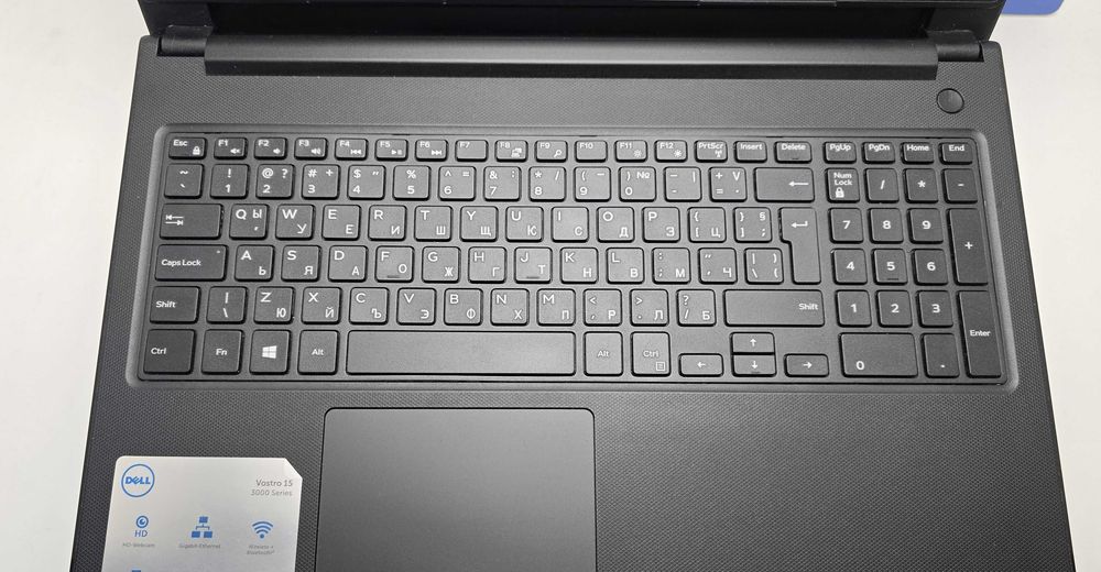 Dell Vostro 15  i7 7500/8GB/250SSD/AMD R5 M420-2GB/FHD