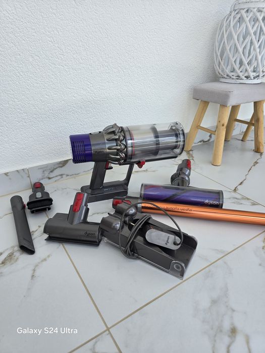 Dyson V10  веритикална прахосмукачка