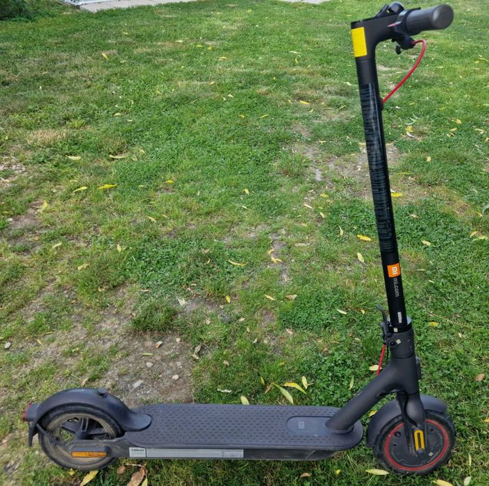 Vând trotinetă electrică Xiaomi Pro2. În garanție - 10/2027.