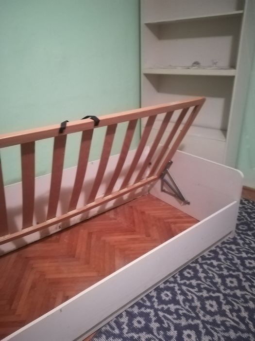 Pat cu dulap pentru copii și saltea, birou