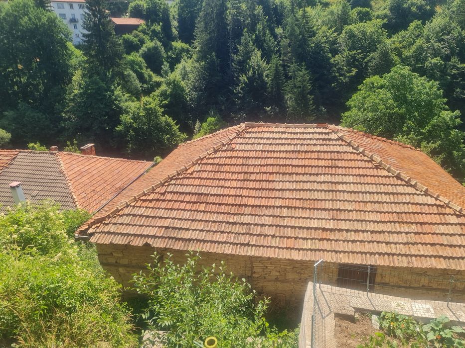 Продавам стара родопска къща в с.Момчиловци