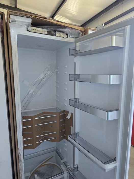 Хладилник/охладител за вграждане Grundig GSMI 25730 FN
