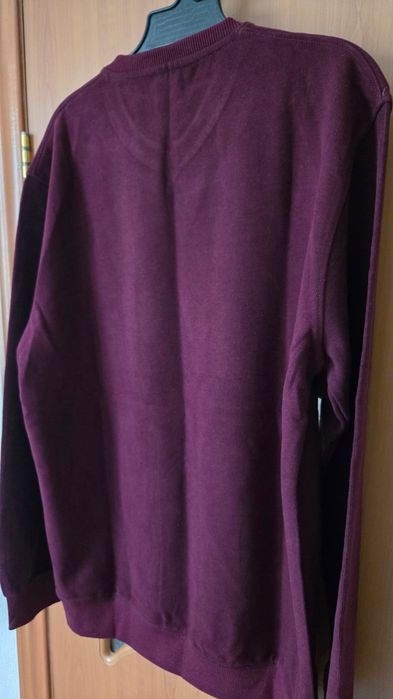 Продам новый свитер