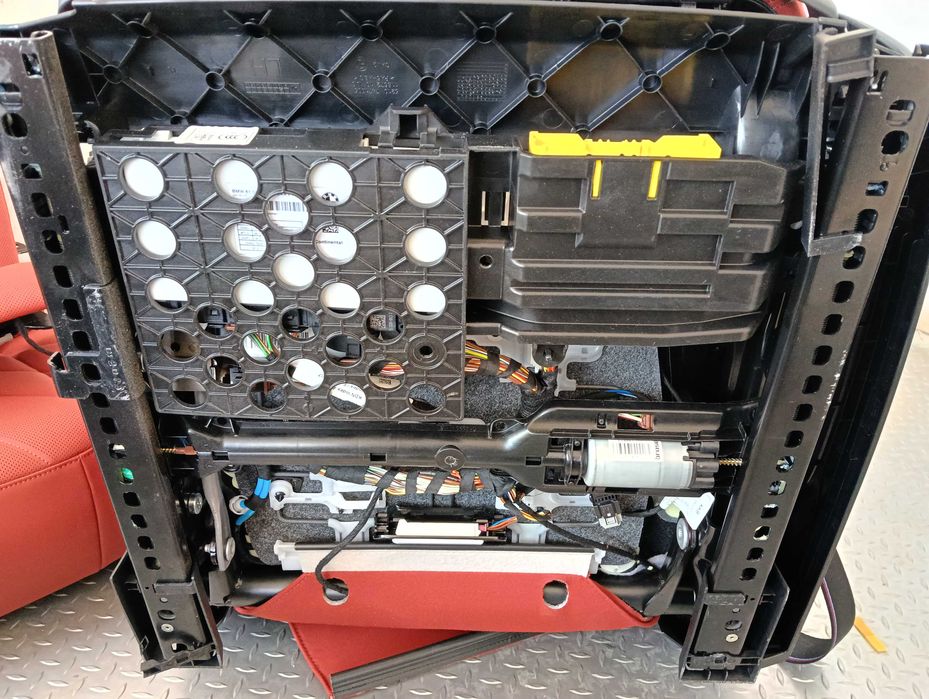 Нов салон седалки BMW XM X8 G09 Individual Leder Sakhir Orange Carbon