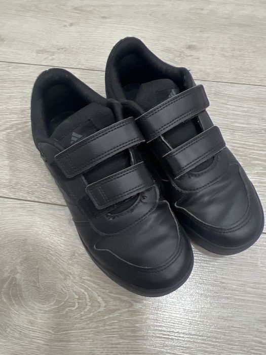 Кроссовки adidas 33 р