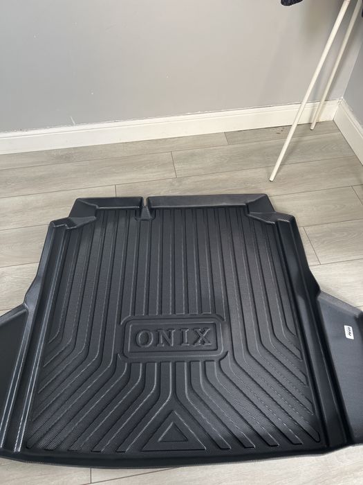 Полик в багажник на chevtrolet onix