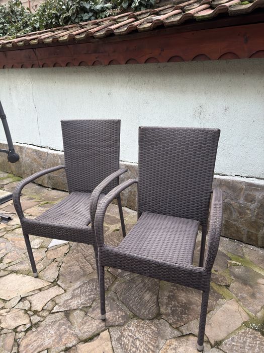 Различни маси и столове